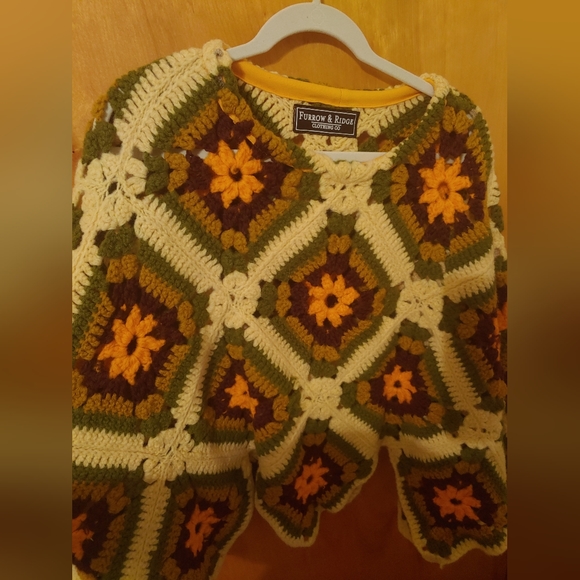 Hibuckyhandmade Furrow & Ridge Handmade Repurposed Granny Afghan Sweater - Picture 5 of 7